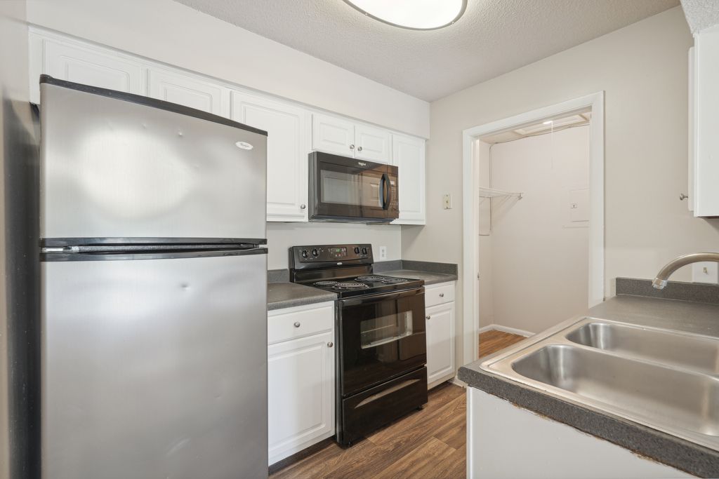 Cypress Pointe Apartment Homes Image 21