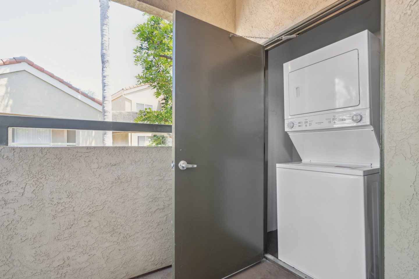 Newport Palms Apartments Image 15