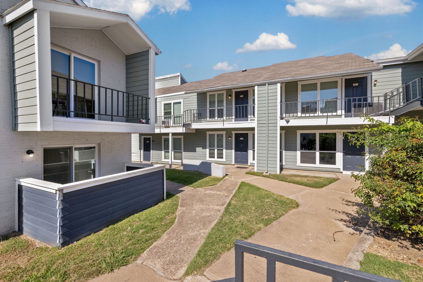 Azul Apartment Homes Image 9