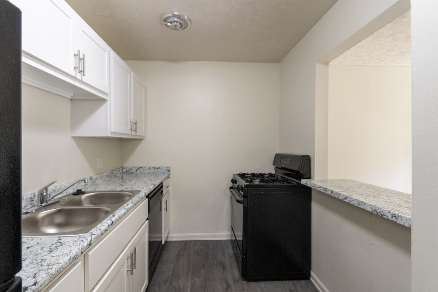 Blue Grass Manor Image 12