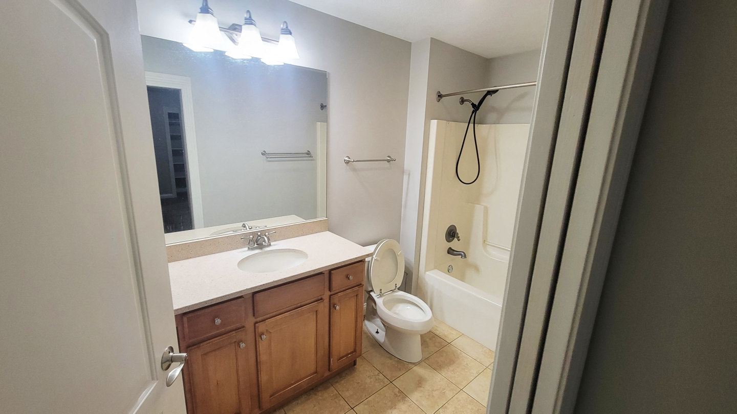 Suites on 933 Image 8