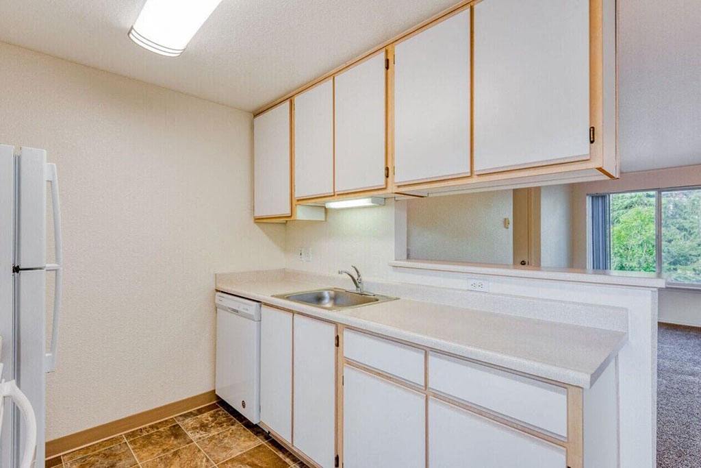Willamette Falls Court Apartments Image 3