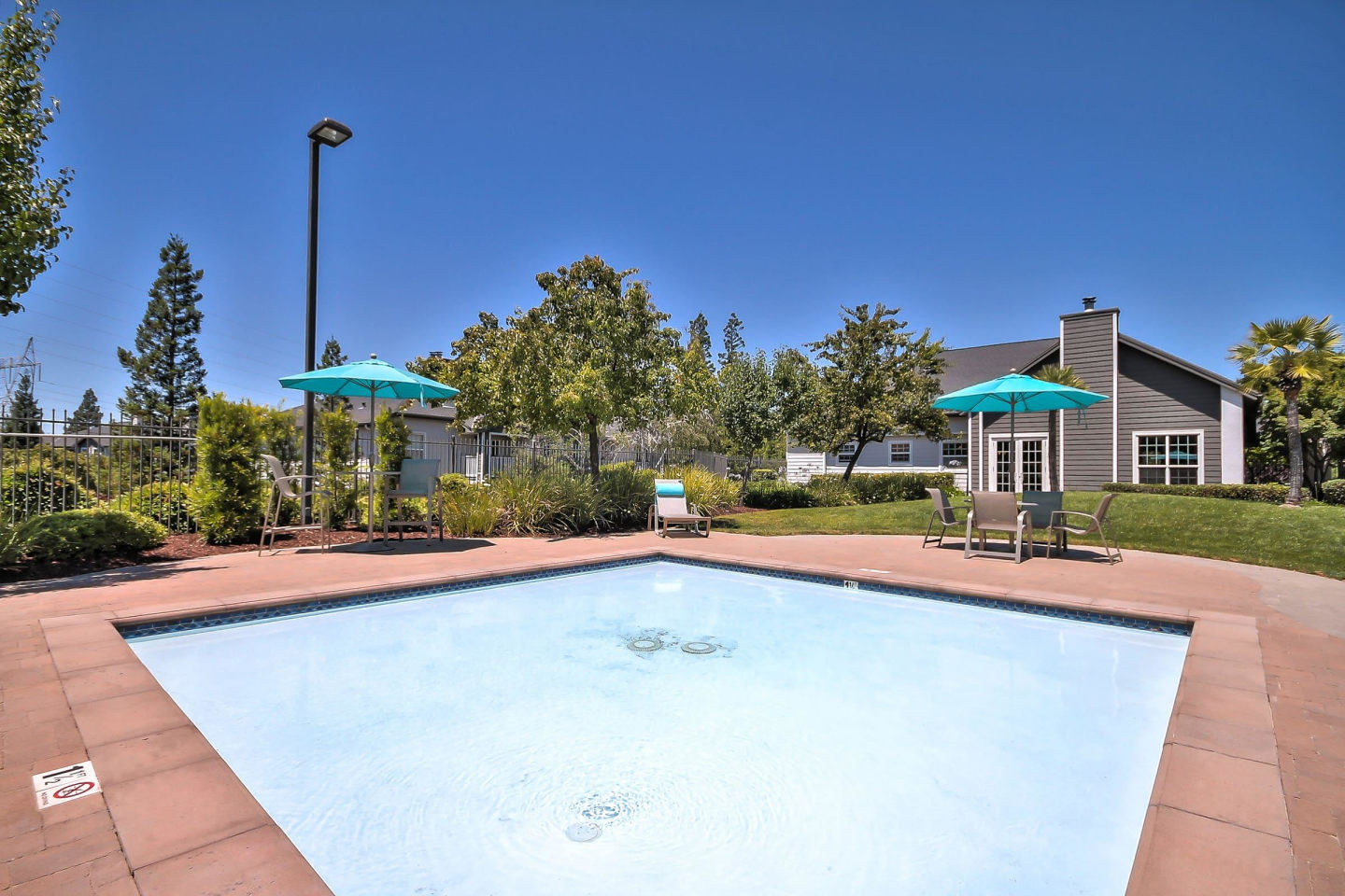 Rosemeade Apartment Homes Image 10
