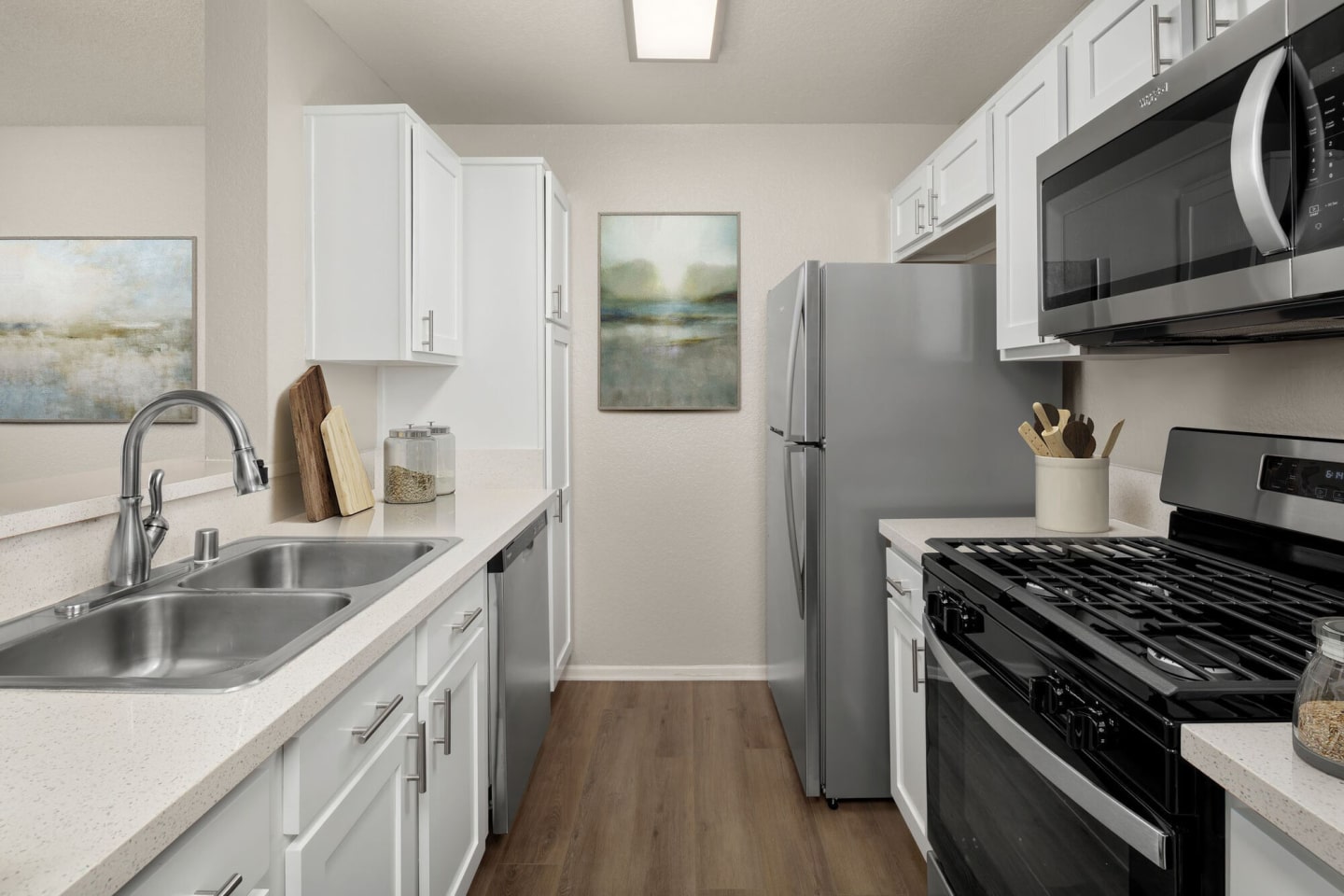 Green Valley Apartments Image 6