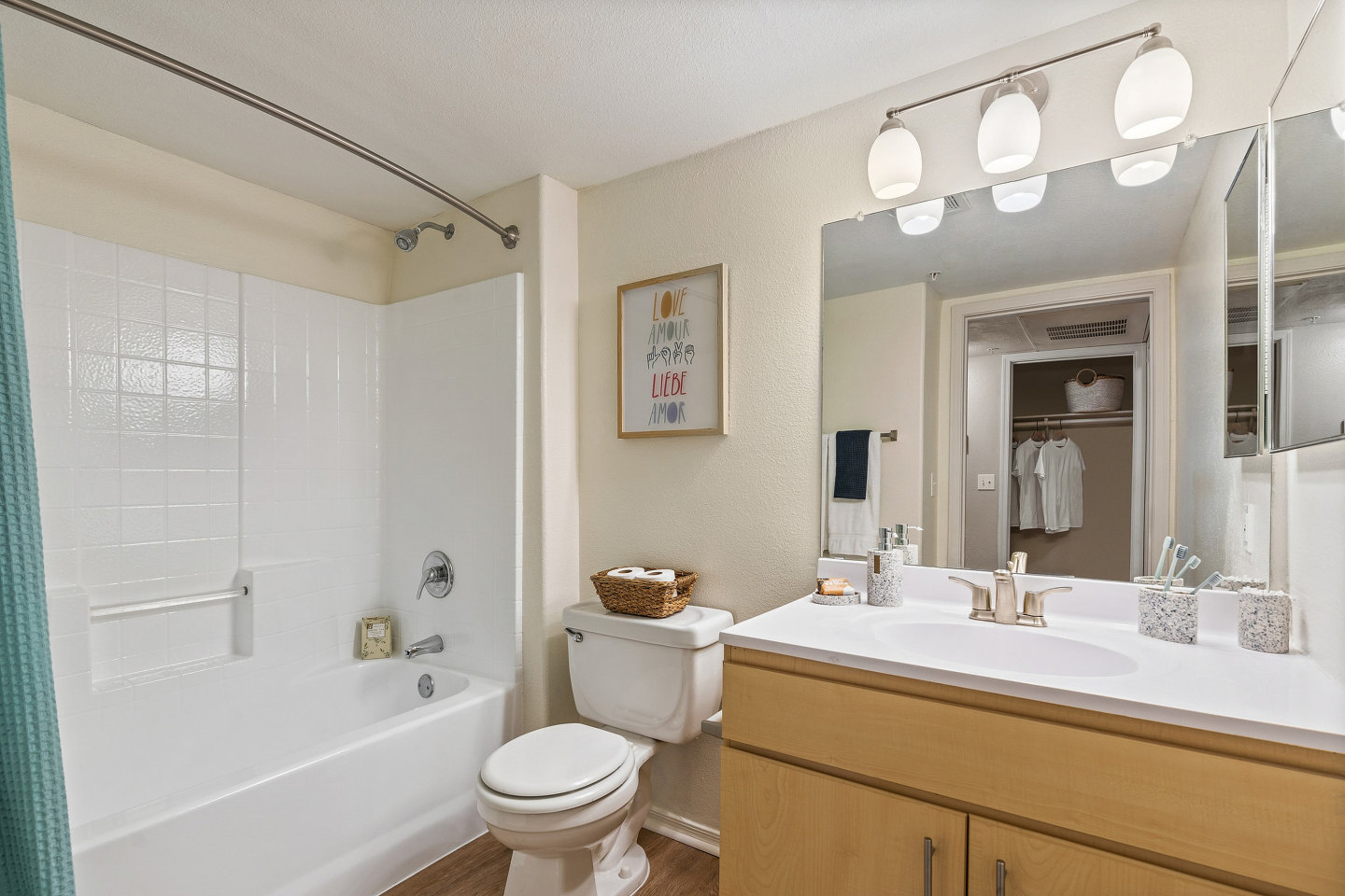 909 West Image 35