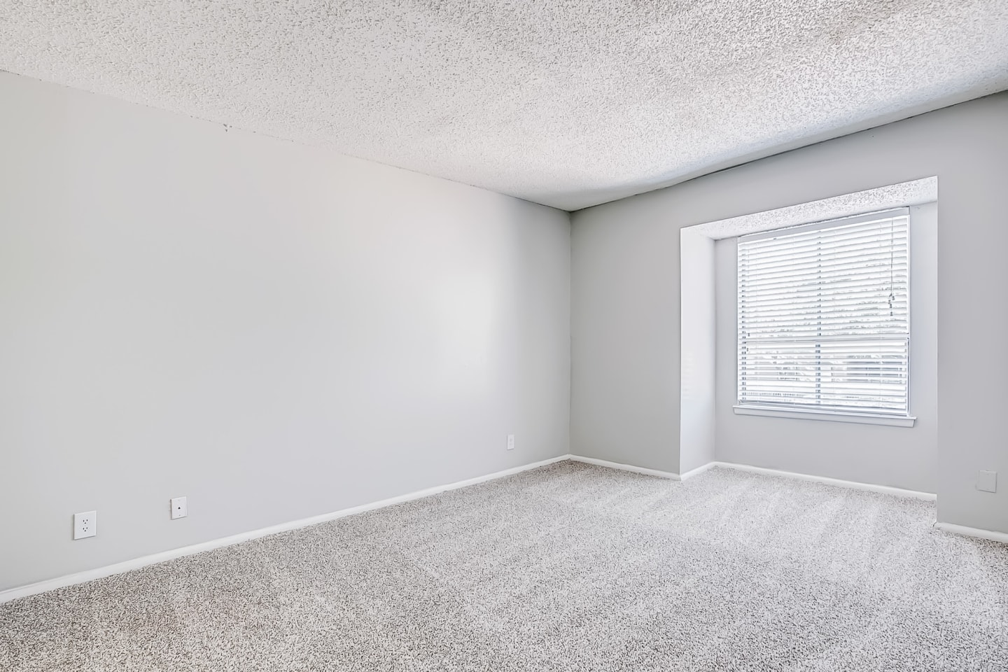 Broadway Oaks Image 12