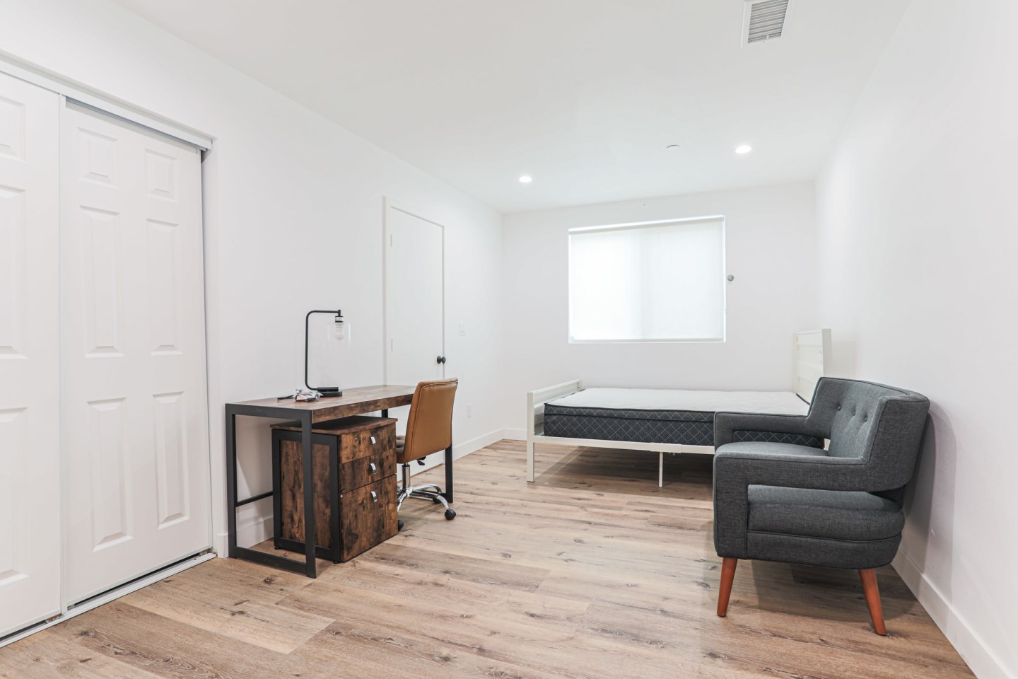 1545 W 36th Place - Co-Living Image 10