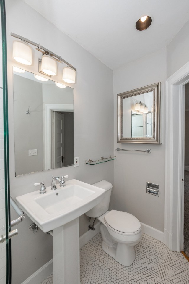 1137 E 10th Avenue Image 15