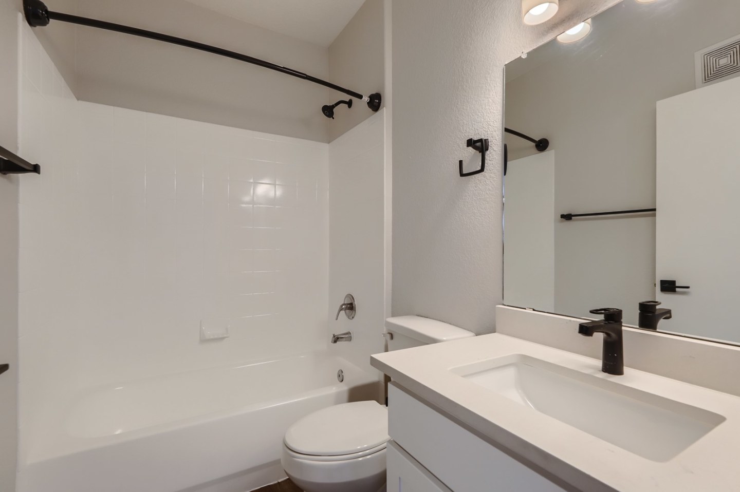 Mandarina Apartment Homes Image 95