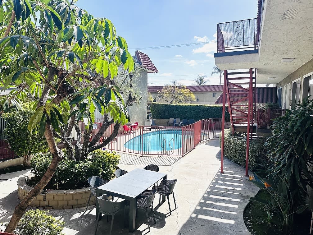 10535 Rose Avenue Image 34