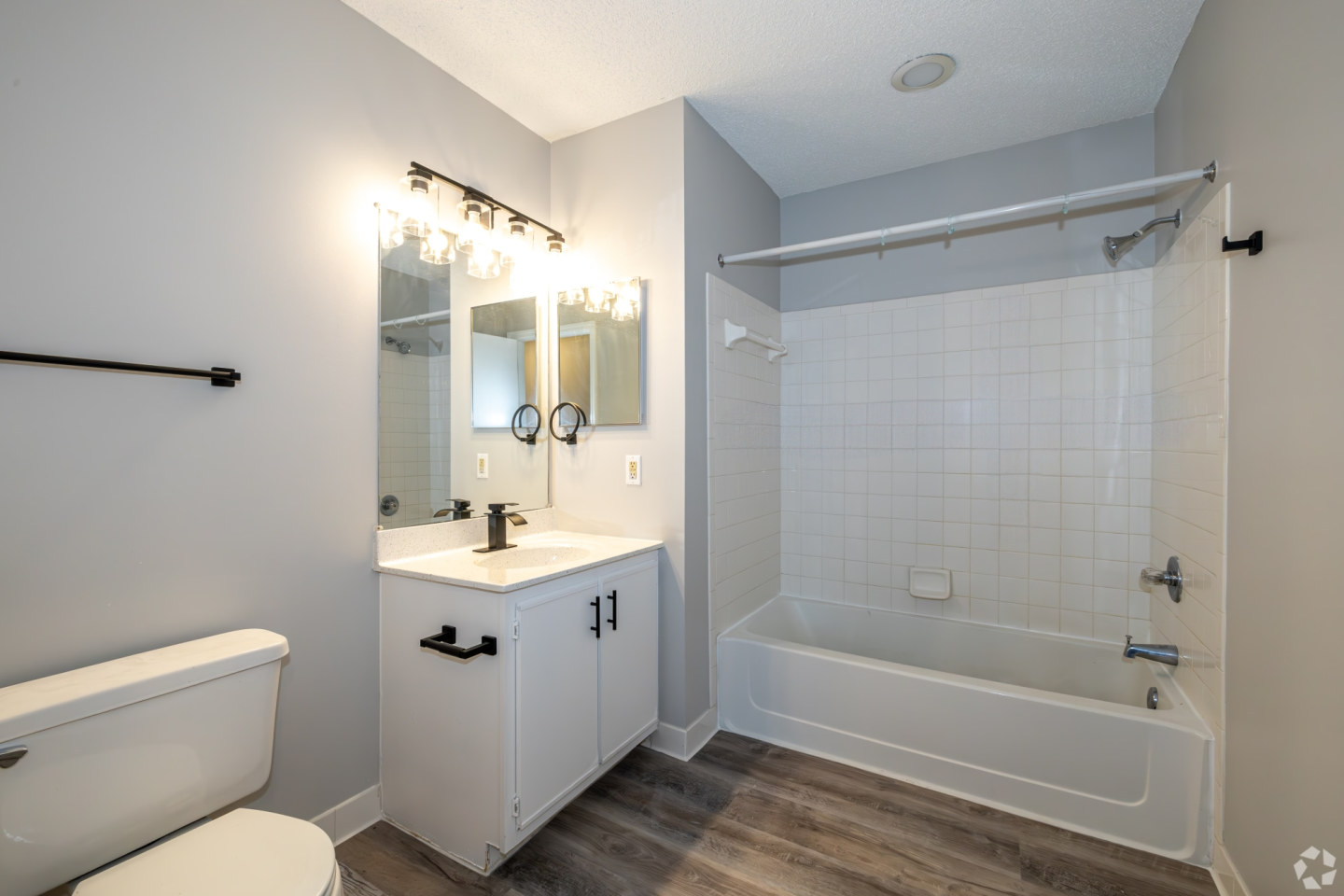 The Landings at Steele Creek Apartments Image 10