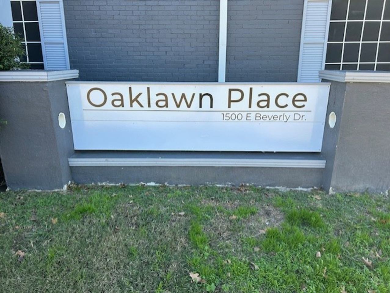Oak Lawn Place Image 8