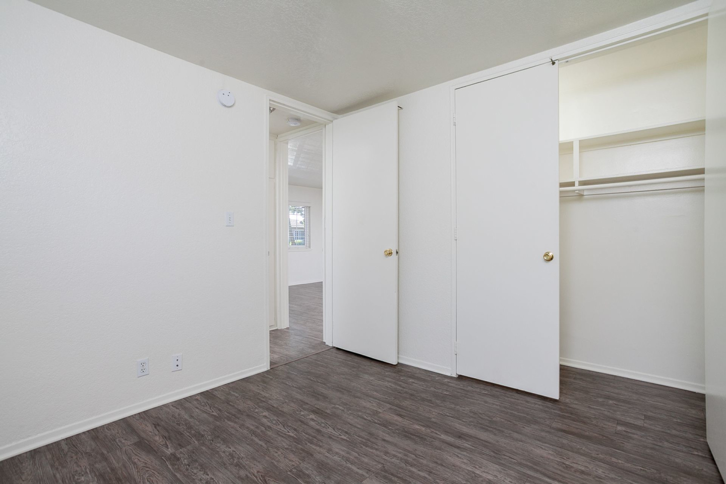 Lakewood Manor Image 17
