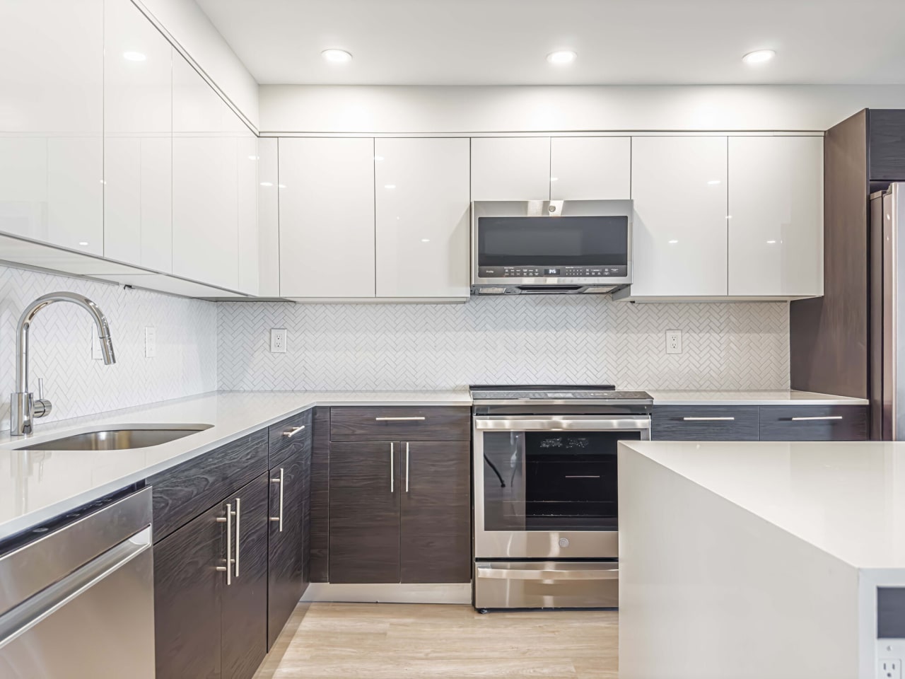 Whitney Apartments Image 3