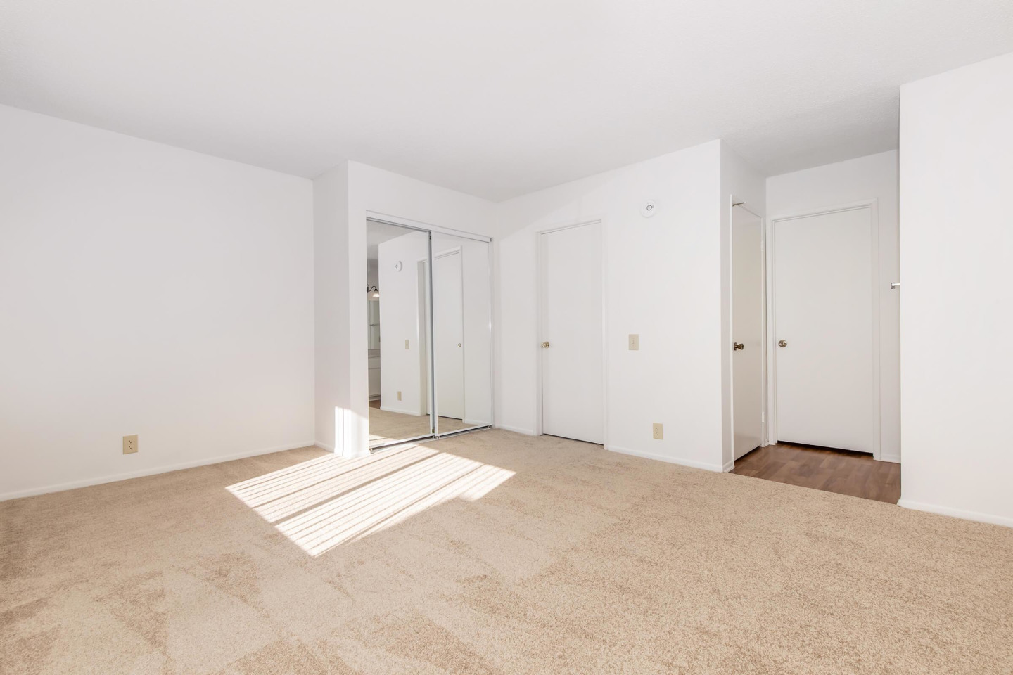 Huntington Lakes Apartments Image 9