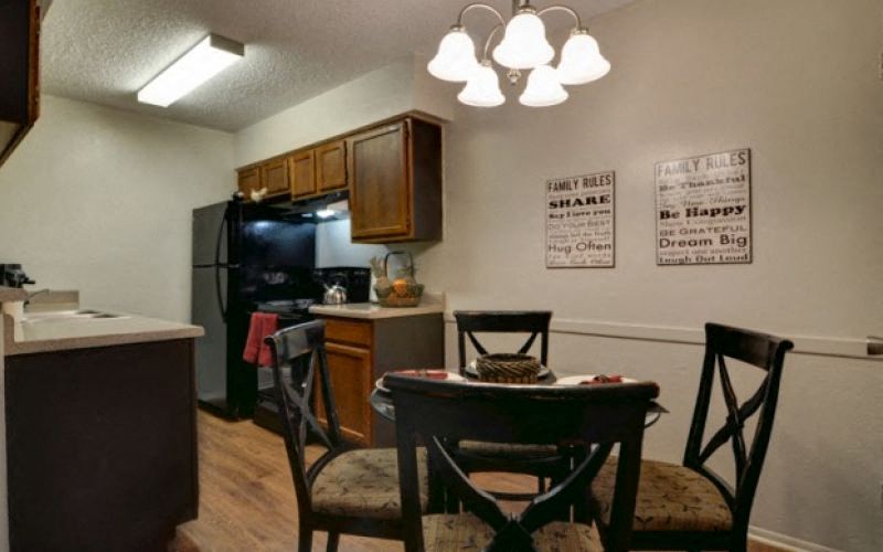 Darby Square Apartments Image 3