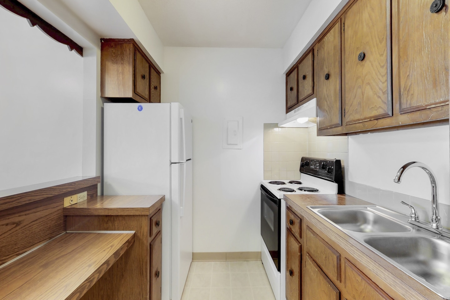 Plaza Manor Image 20