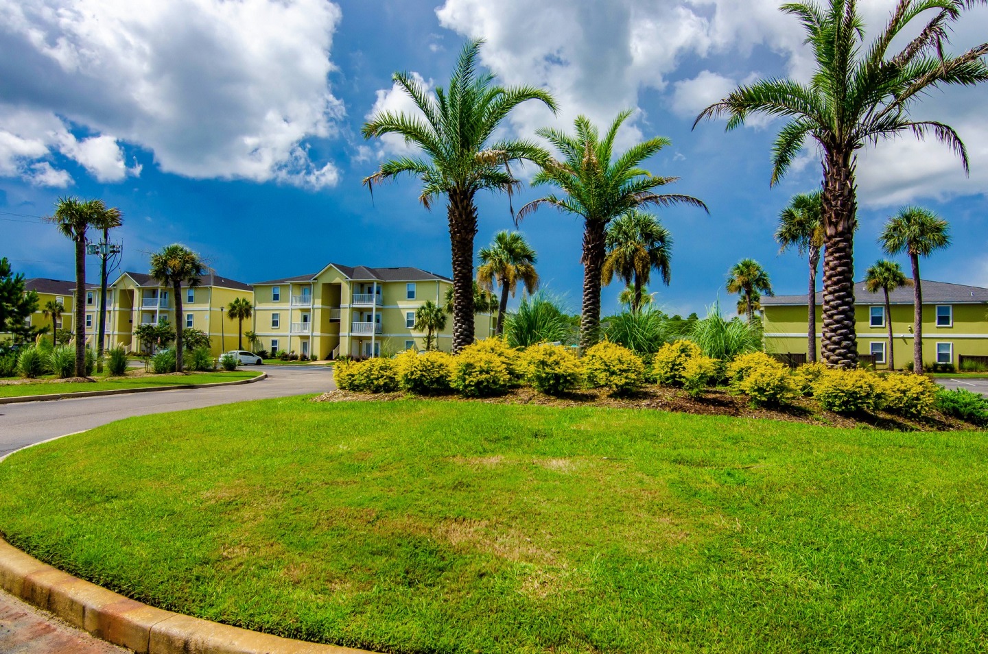 Grand Biscayne Apartments Image 6