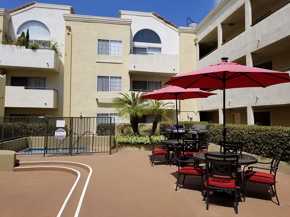 Burbank Village Apartments Image 20