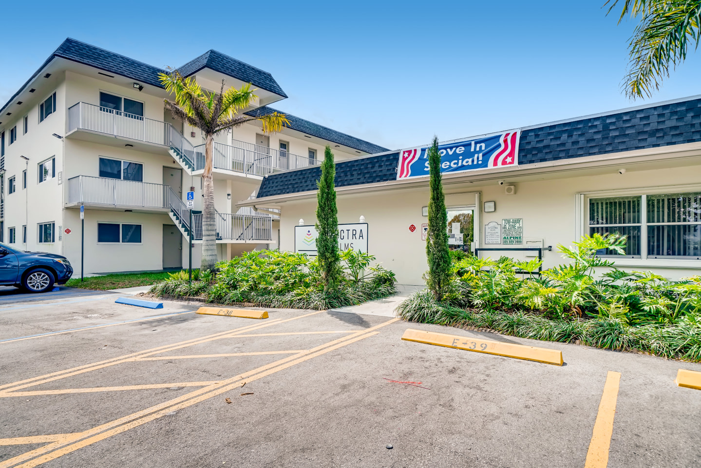 Spectra Palms Image 22
