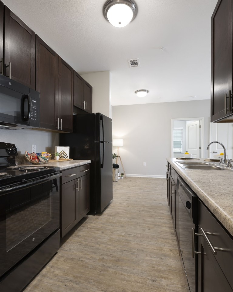 Pointe at Crestmont Apartments - Affordable Housing Image 14