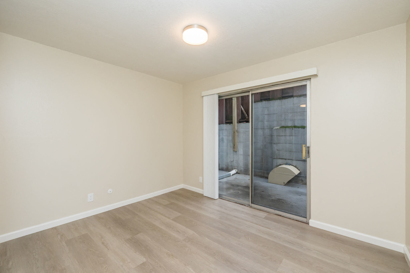 630 Mariposa Image 14