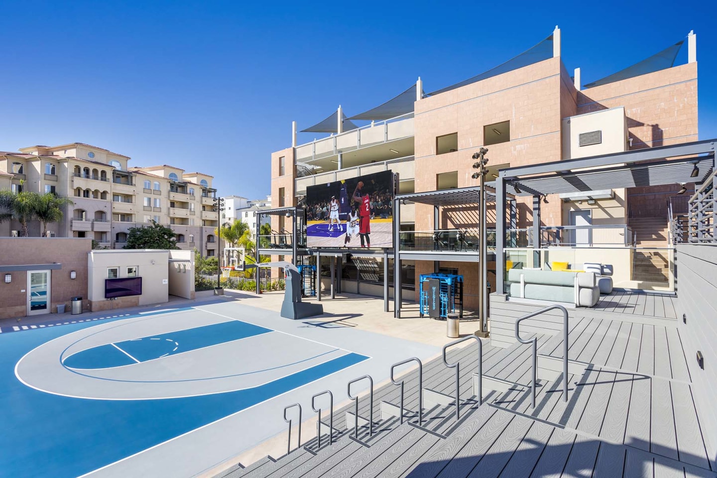 360 Luxury Apartments Image 2