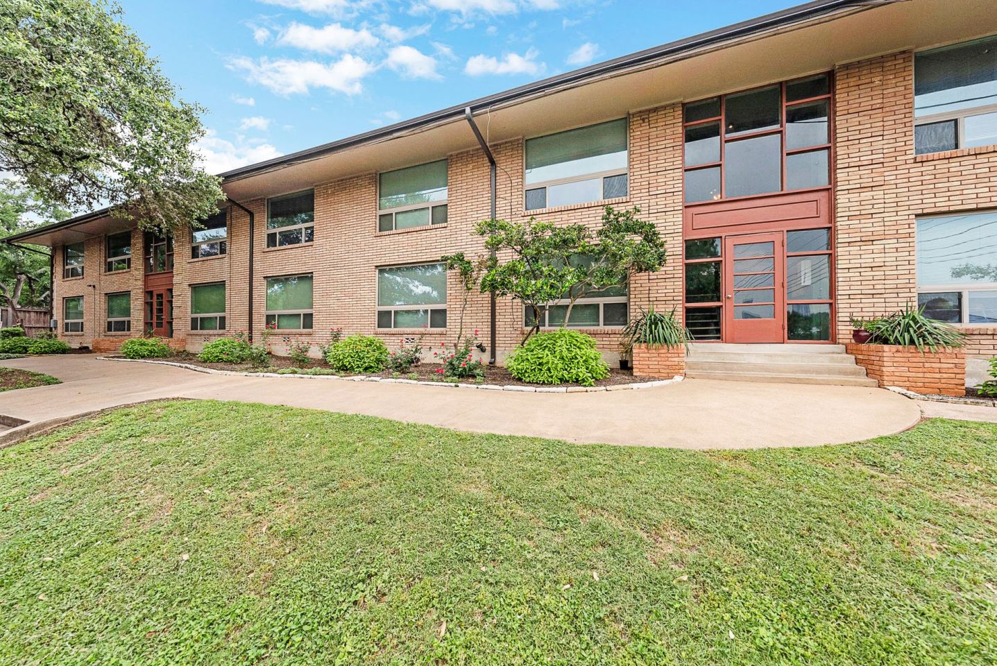 Lorrain Apartments Image 9