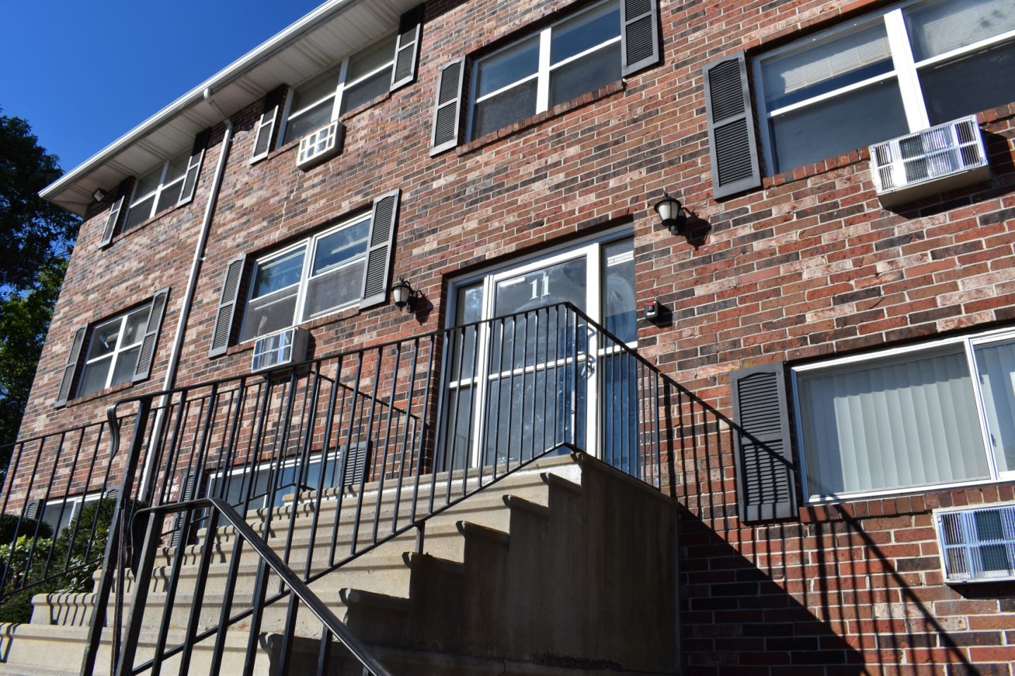 Hillcrest Gardens Image 1
