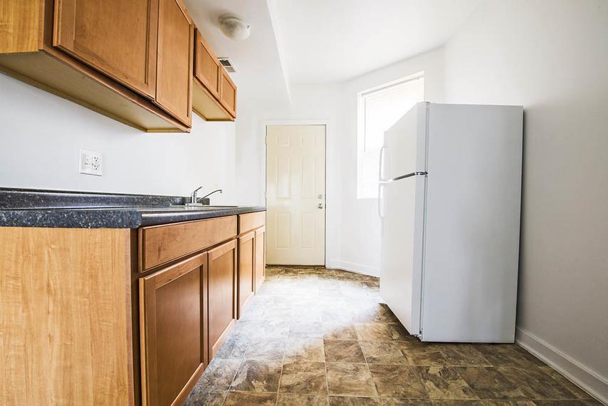 7055 S St Lawrence Apartments Image 3