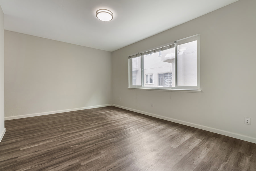 406 Van Buren Ave Image 1