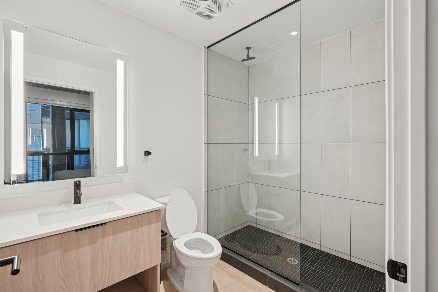 Velaris Living Image 15