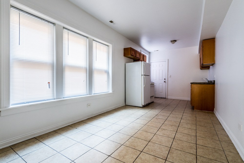 6230 S Artesian Ave Image 3