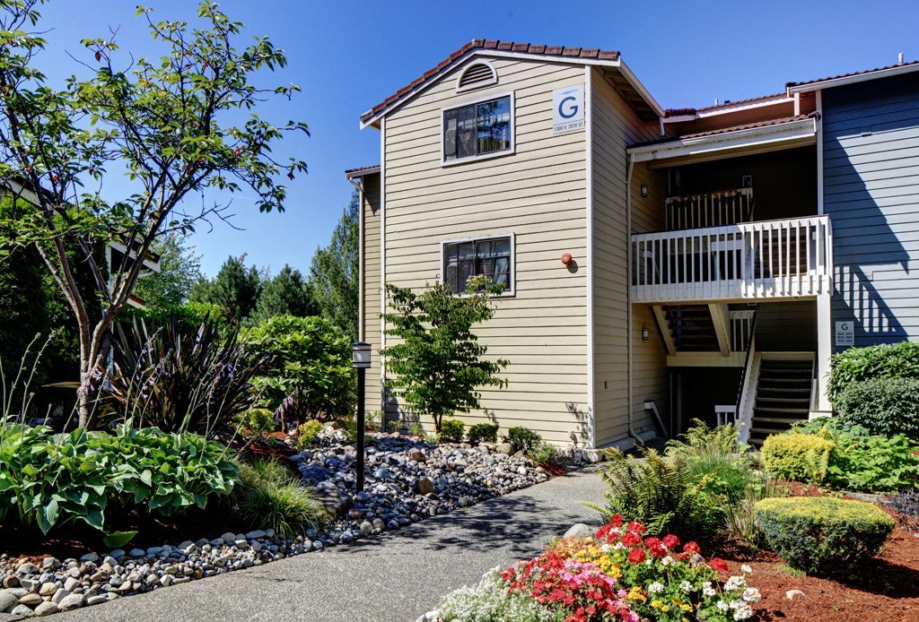 2000 Lake Washington Image 1