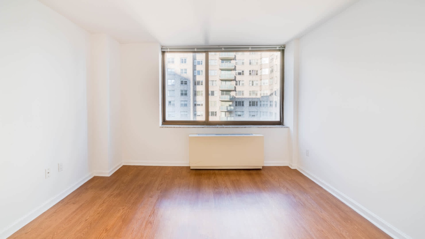 300 East 39th Image 32
