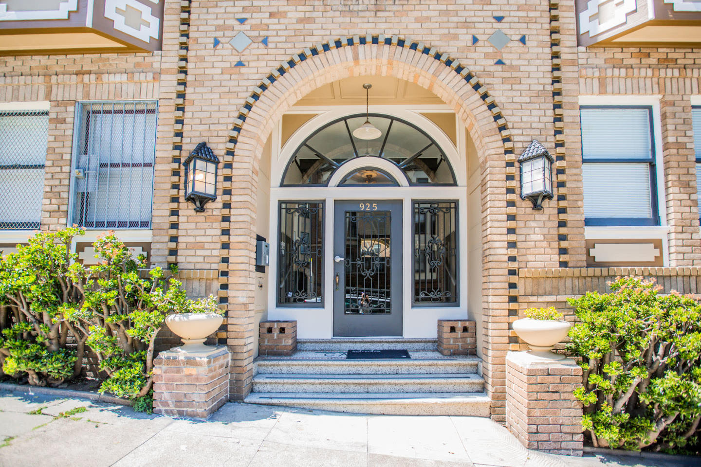 925 PIERCE Image 12