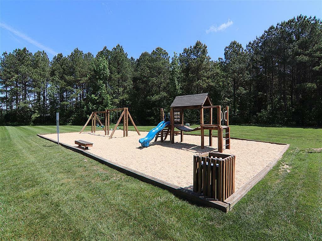 Branchester Lakes Apartments Image 6