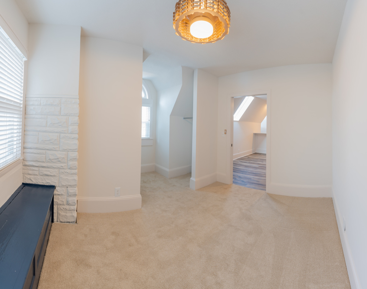 2541 Garfield Image 19