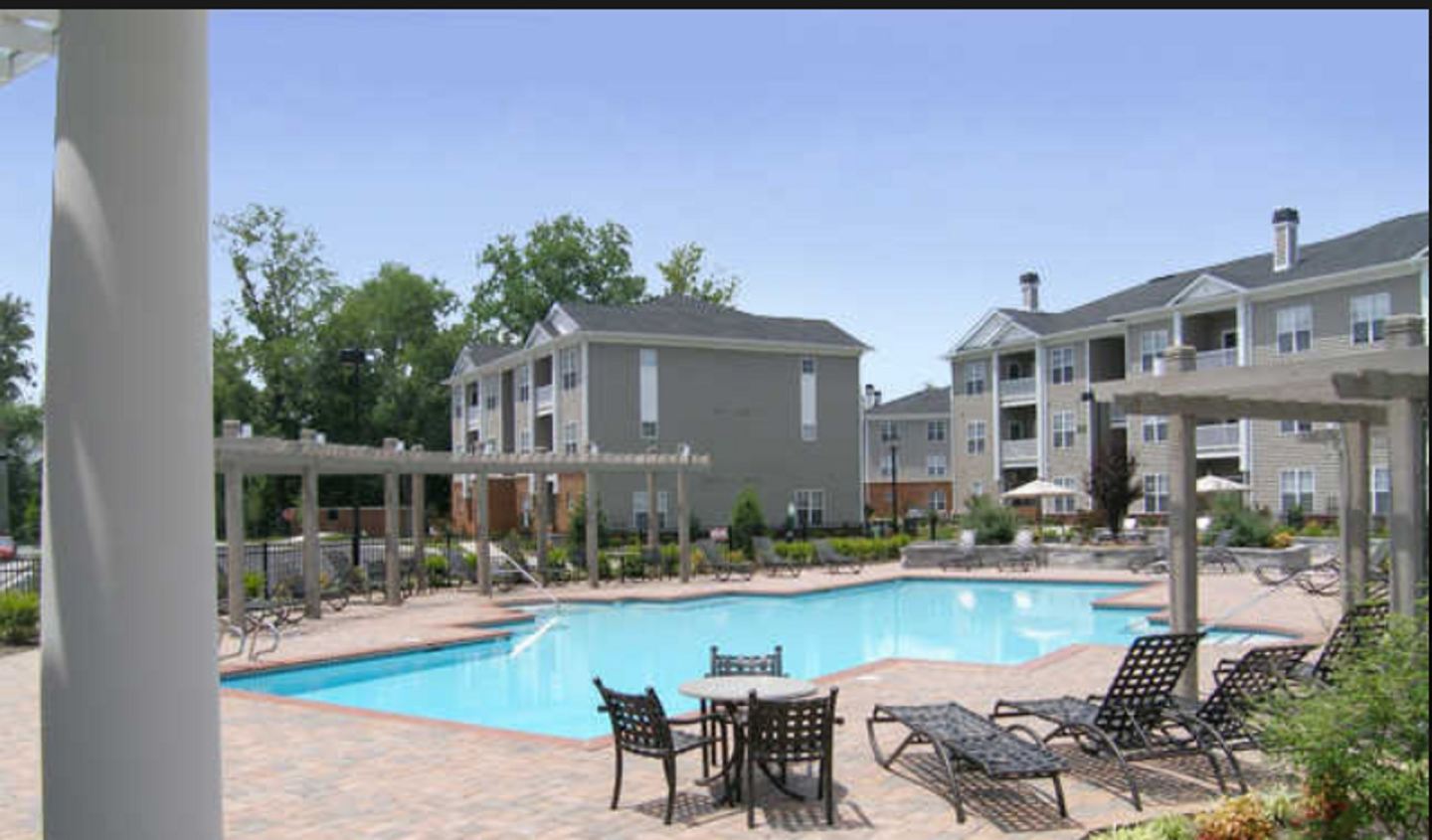 Eagle Harbor Apartments Image 3