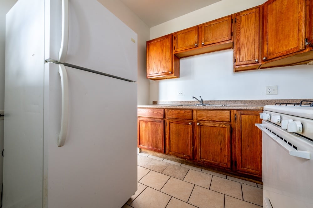 6829 S King Dr Image 3