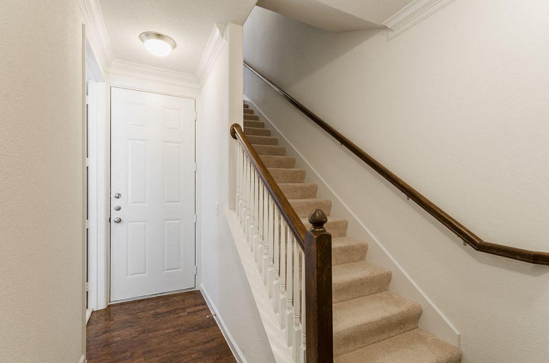 Berkshire Lakeway Image 22