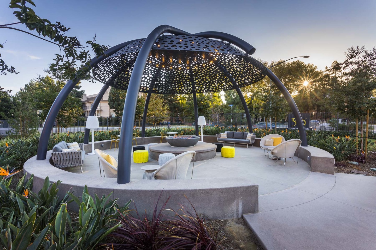 360 Luxury Apartments Image 9