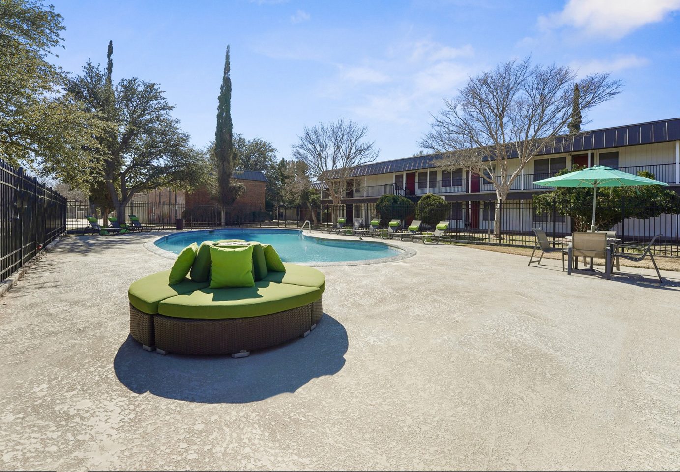 Olivo Square Image 10