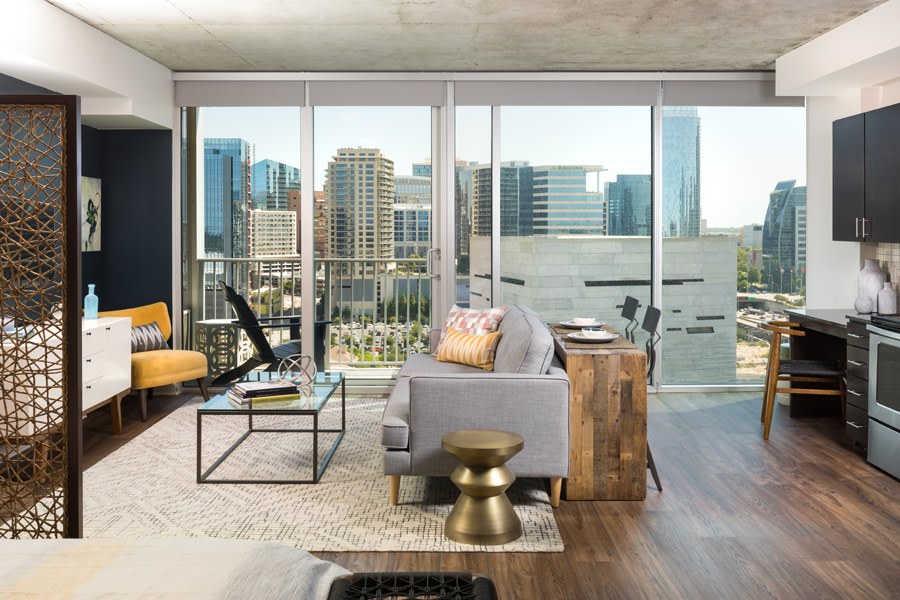 SkyHouse Dallas Image 4
