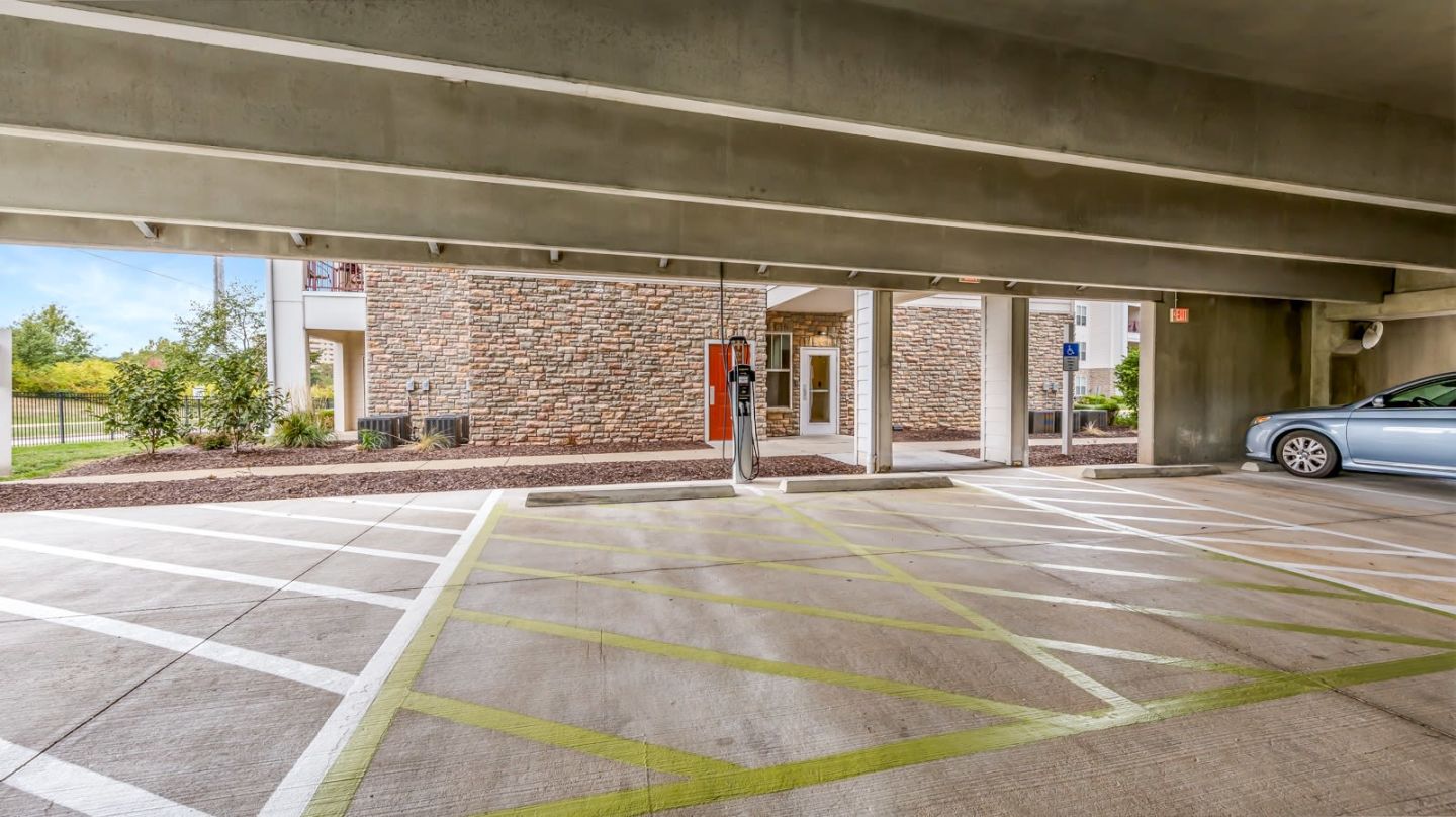 Vanguard Crossing Image 20