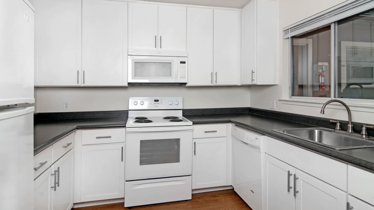 Riva Terra Apartments at Redwood Shores Image 27