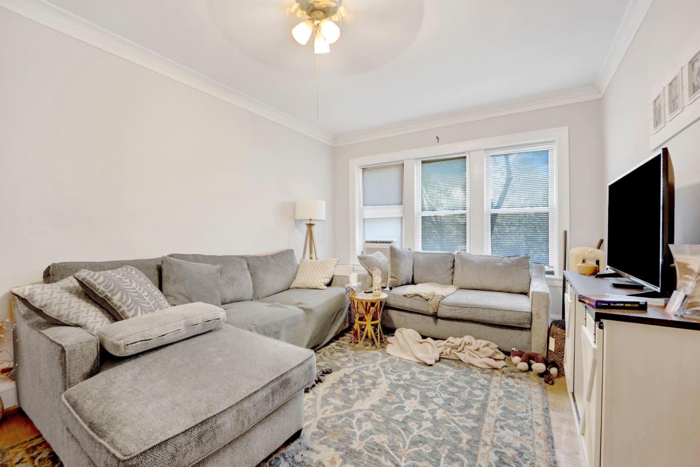 5073 N Wolcott Ave Image 8