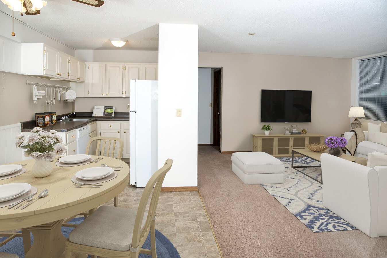 Burgundy & Hillsboro Apartments Image 2