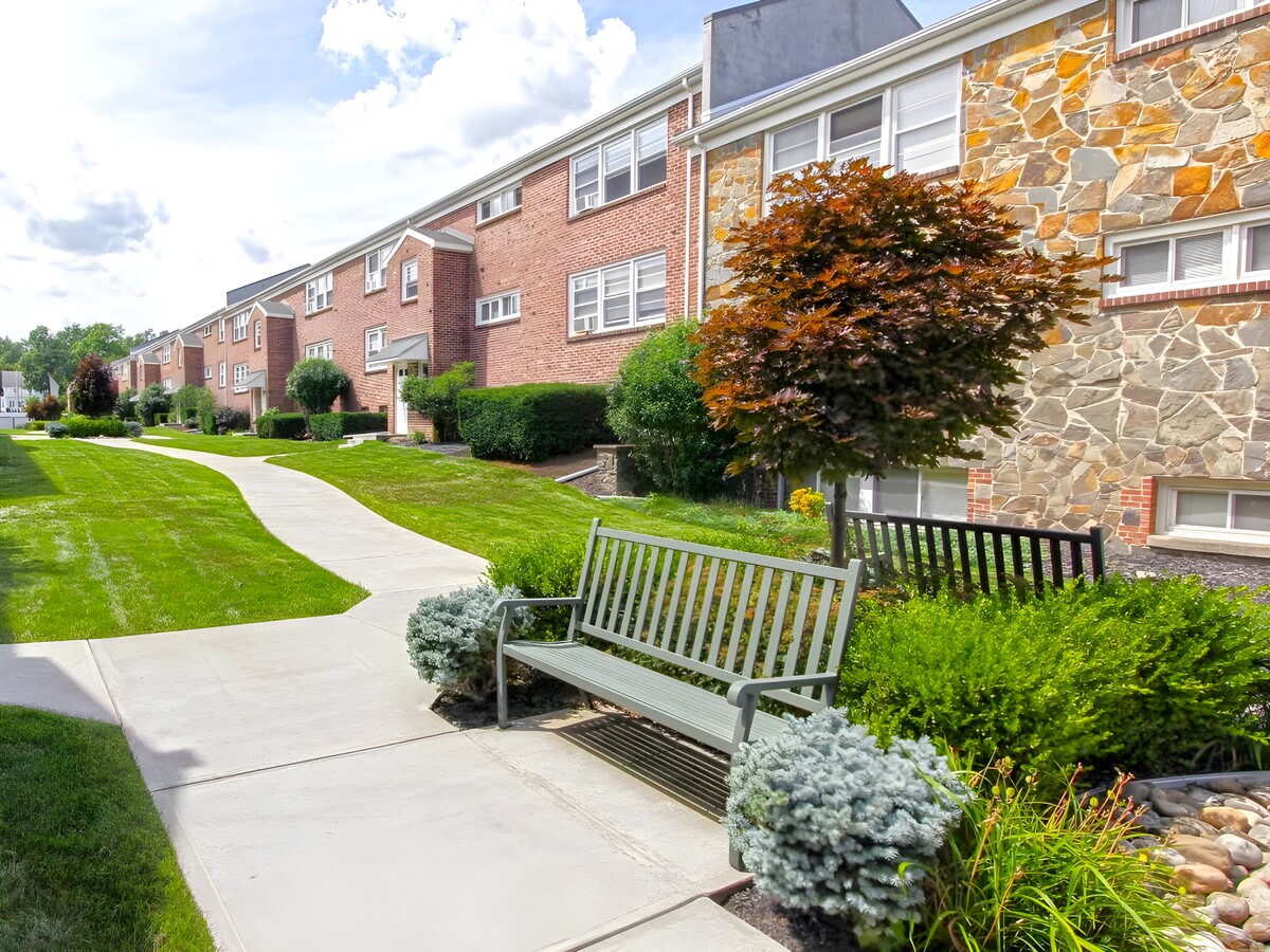 Menands Gardens Image 4