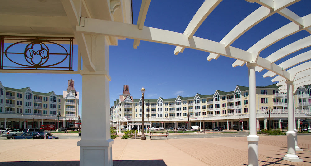 Pier Village Image 44